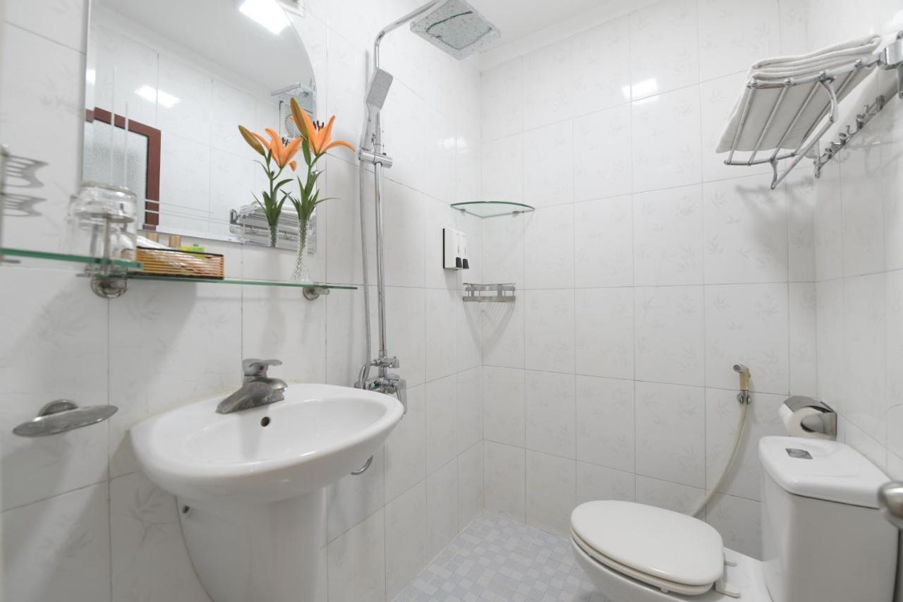 Holiday Lakeview Hotel Ханой Екстериор снимка